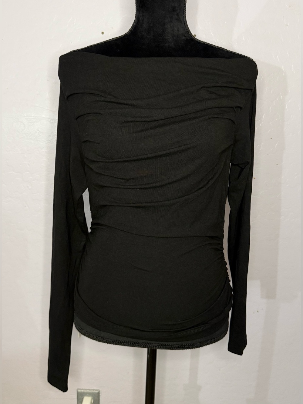 Darong Black Off-Shoulder Long Sleeve Top